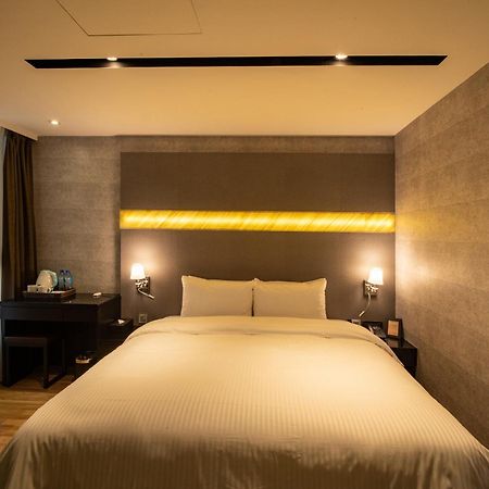 Fengjia Hotel Bell 타이중 외부 사진