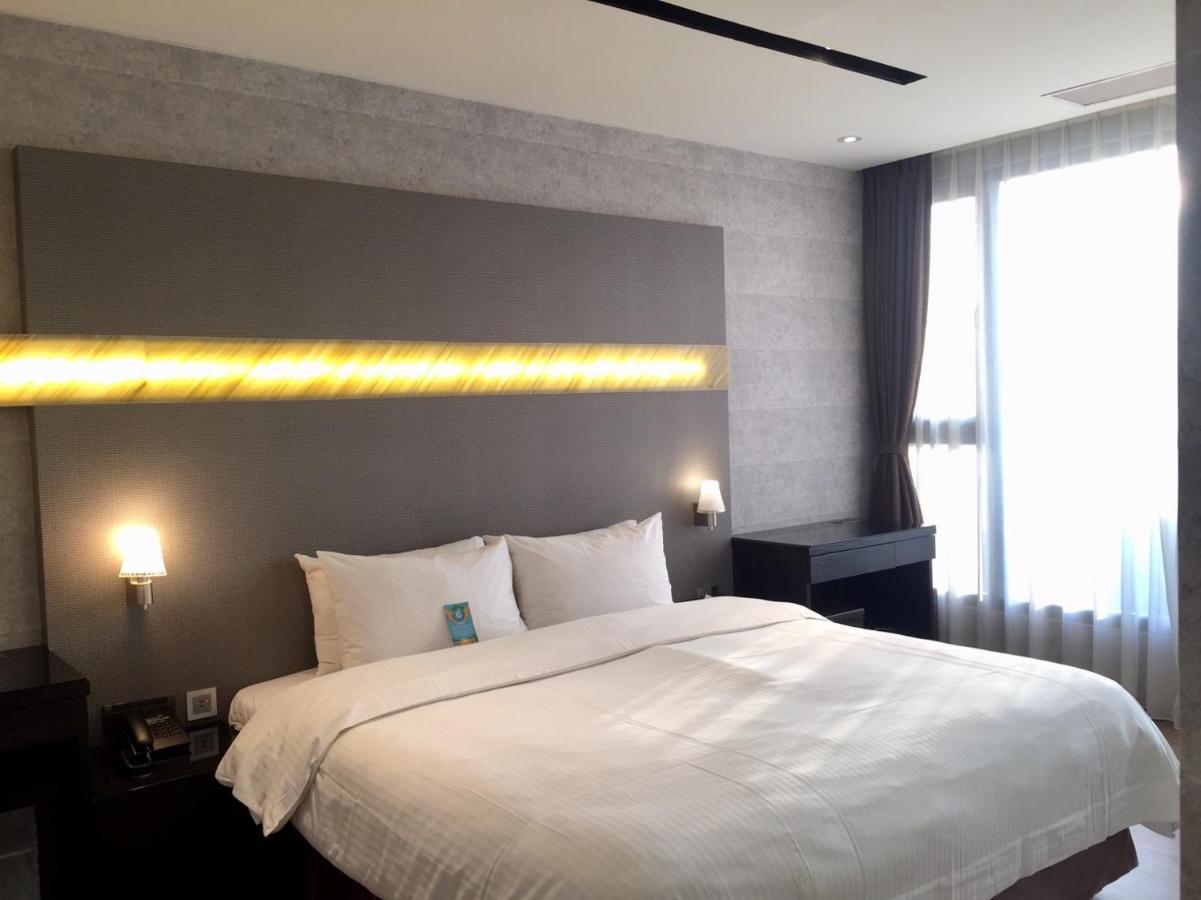 Fengjia Hotel Bell 타이중 외부 사진