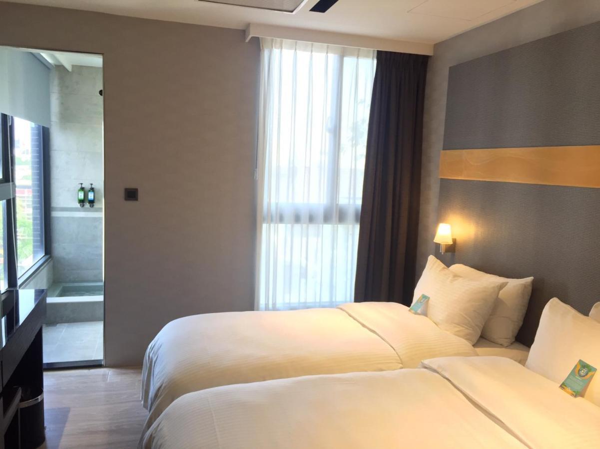 Fengjia Hotel Bell 타이중 외부 사진