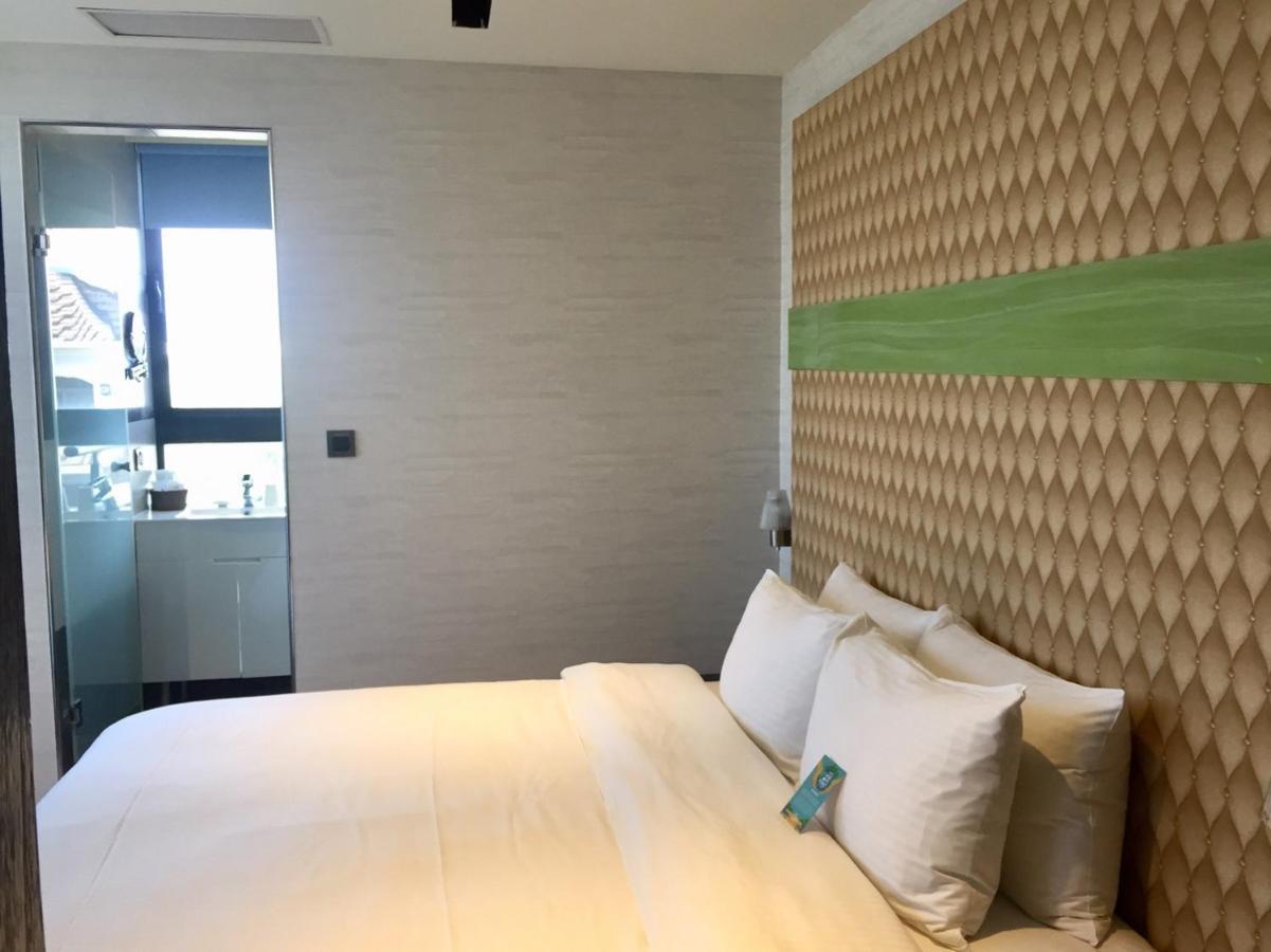 Fengjia Hotel Bell 타이중 외부 사진