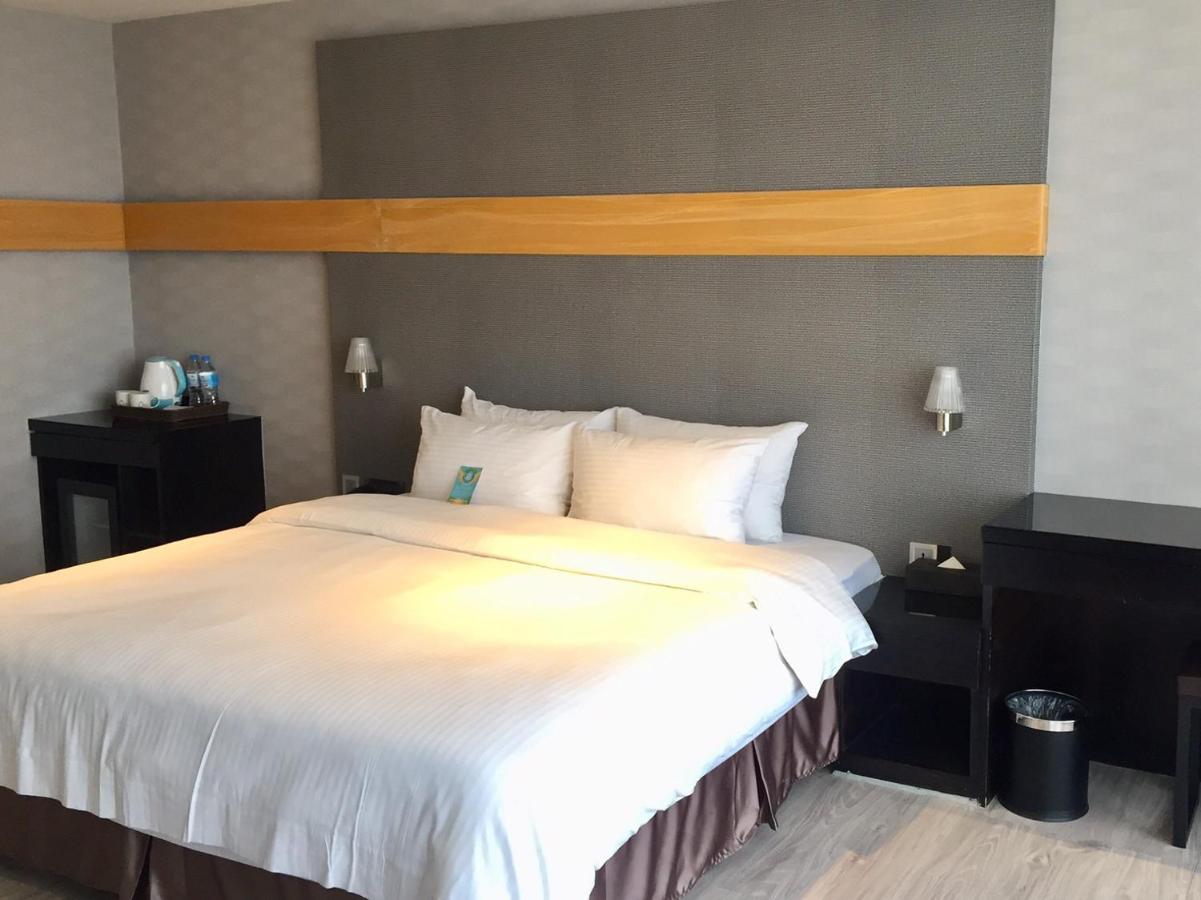 Fengjia Hotel Bell 타이중 외부 사진