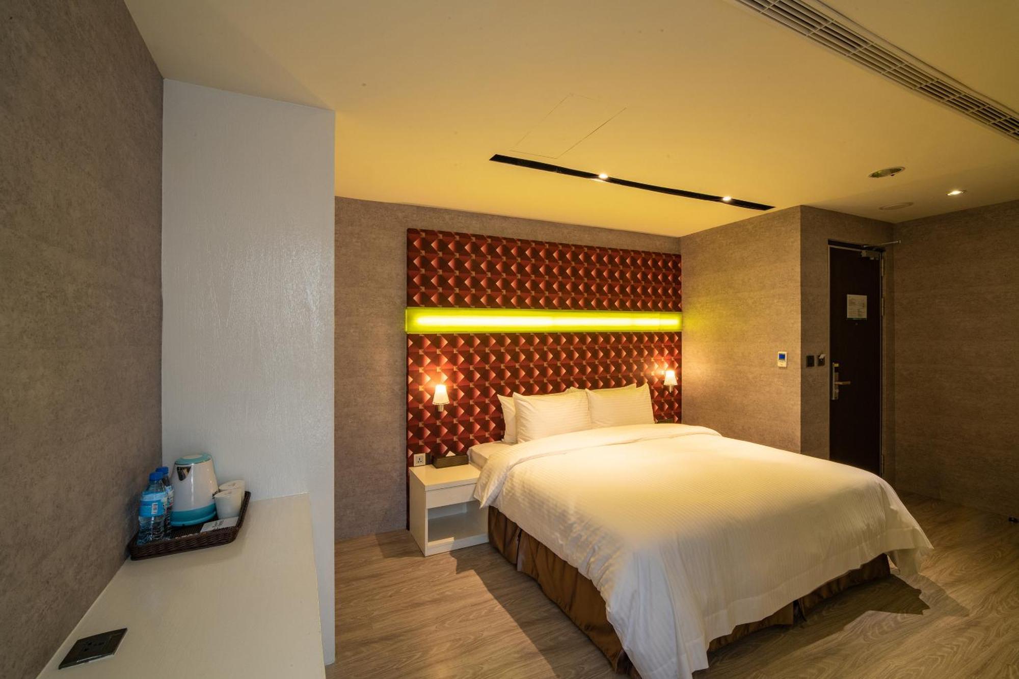 Fengjia Hotel Bell 타이중 외부 사진