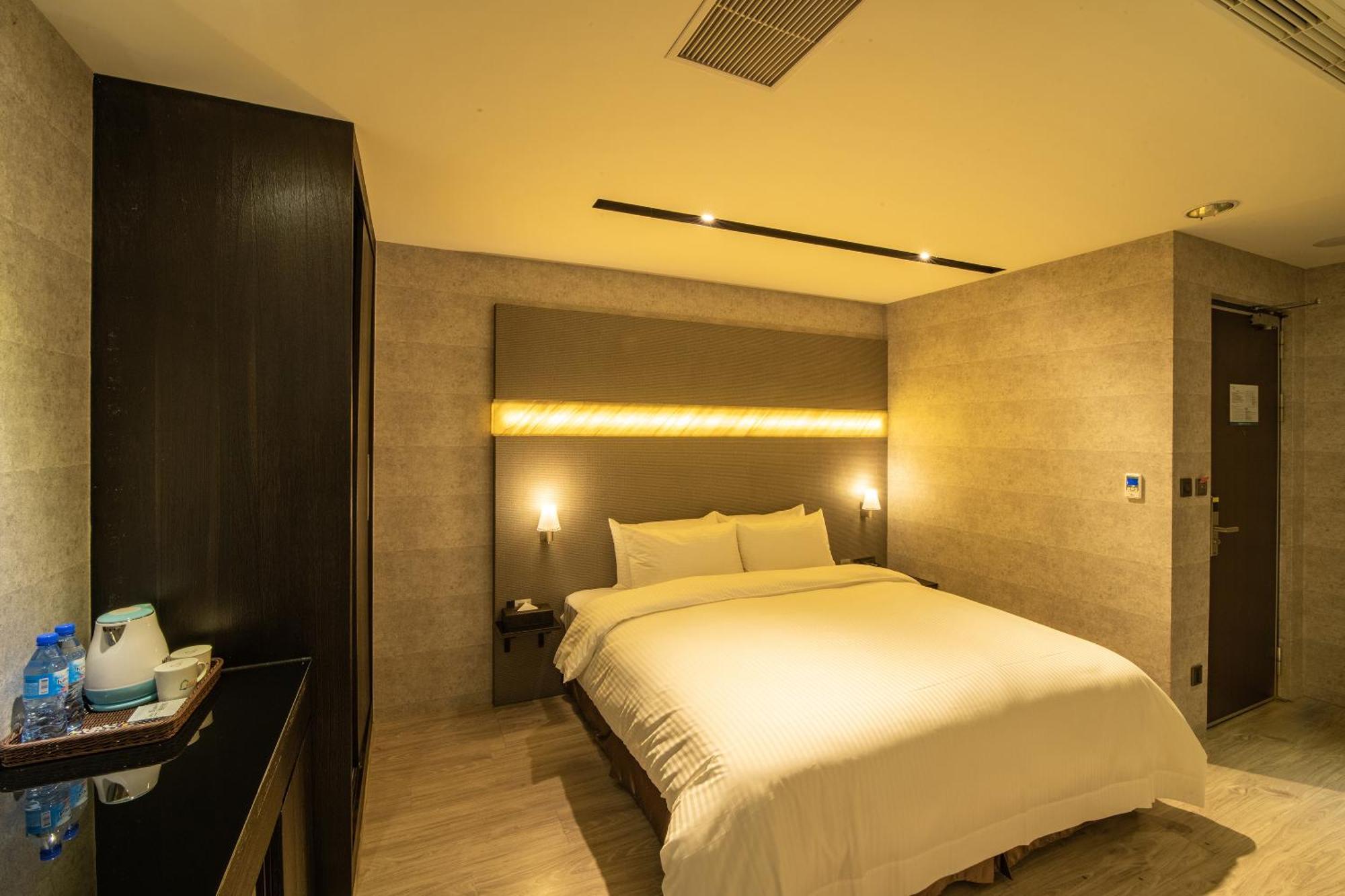 Fengjia Hotel Bell 타이중 외부 사진