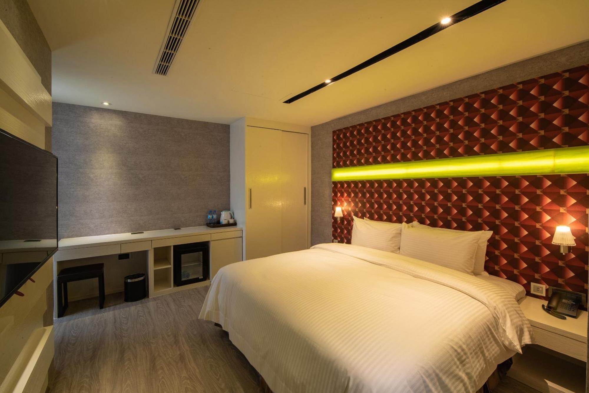 Fengjia Hotel Bell 타이중 외부 사진